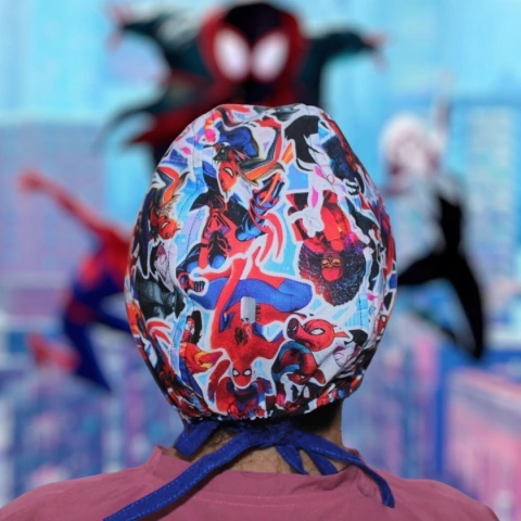 Gorro Quirúrgico Spider-man através del spider-verso