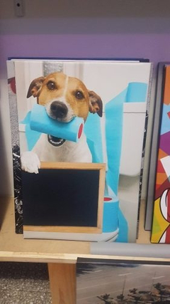 Cuadro Perro Jugando Con Papel De Baño