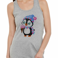 Musculosa Deportiva Pinguino Con Bufanda Tomando Helado