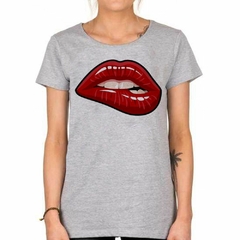Remera Pop Art Labios Rojo Morder - comprar online