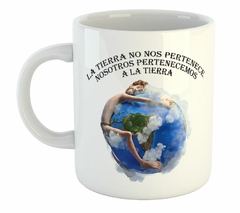 Taza La Tierra No Nos Pertenece Hombre