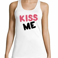 Musculosa Deportiva Kiss Me Besame Besos Amor Enamorado - comprar online