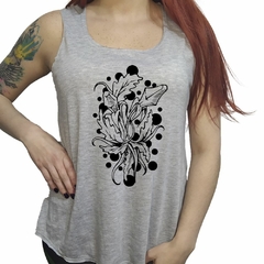 Musculosa Tattoo Petalos Flores Ramas Hojas