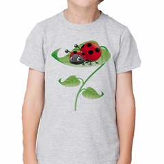 Imagen de Remera Hoja Mariquita Diseño Coccinellidae