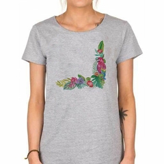 Imagen de Remera Pajaro Loro Ramo De Flores