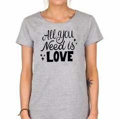 Remera All You Need Is Love Estrellas