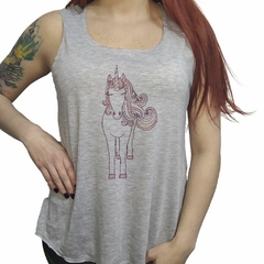 Musculosa Unicornio Caminando Ojos Cerrados