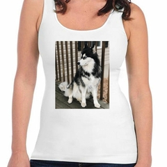 Musculosa Deportiva Husky Siberiano Posando