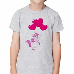 Remera Unicornio Con Globos De Corazones en internet