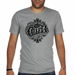 Remera Calle 13 Los De Atras Vienen Conmigo Logo - TiendaCubik