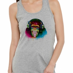 Musculosa Deportiva Mono Con Auriculares Sacando La Lengua