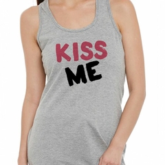 Musculosa Deportiva Kiss Me Besame Besos Amor Enamorado