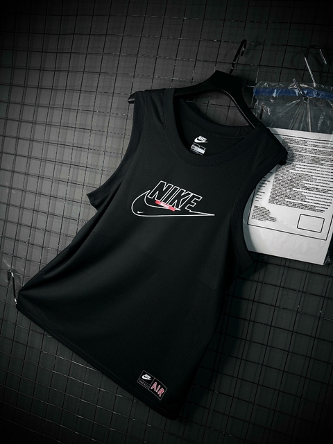 A Regata Nike Dri-FIT