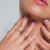 Anel quadrado e Letra Ouro 18k - comprar online