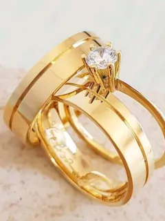 Par Alianças reta de moeda 6mm c/ friso no canto SEM forro, toda dourada