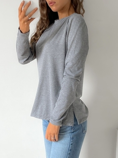 REMERA MANGA LARGA, ESCOTE REDONDO