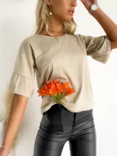 REMERA MIA CON VOLADOS AMPLIOS en internet