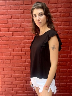 BLUSA SOFI NEGRA CON VOLADOS - comprar online