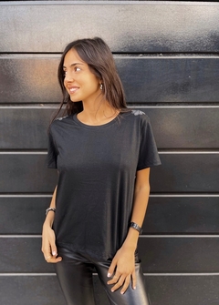 REMERA APLIQUE FLOR - comprar online