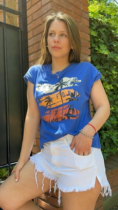 REMERA AMPLIA MANGA REBATIBLE CALIFORNIA