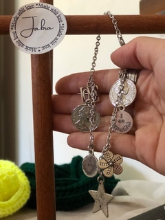Pulseras con dijes en internet