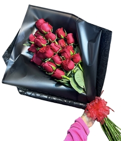 Ramo 24 rosas en internet