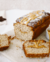 Budín keto de coco con corazón de pasta de maní