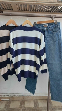 Sweater rallado amplio (azul en stock)
