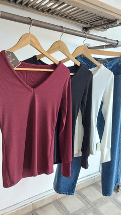 Reme manga larga V morley lycra puño (stock negra y blanca) - comprar online