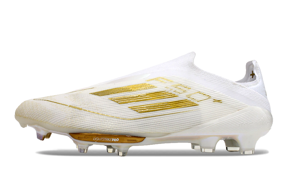 Chuteira Adidas F50+ Sem cadarços - Campo