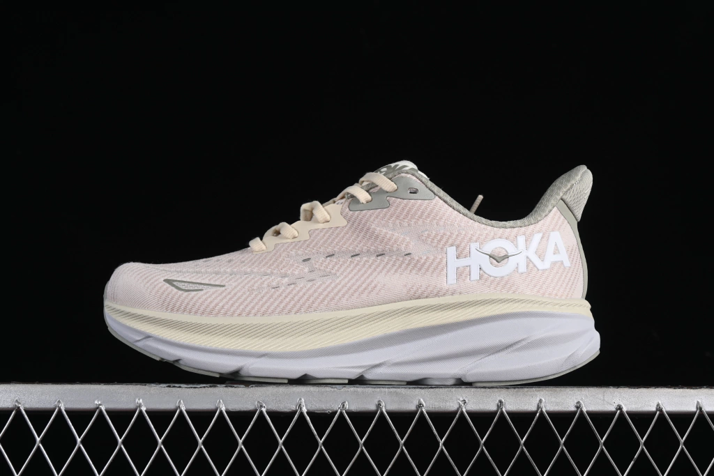 Hoka Clifton 9