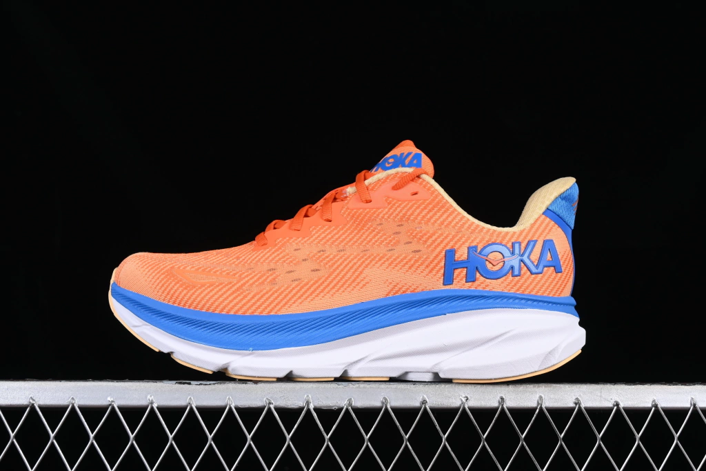 Hoka Clifton 9