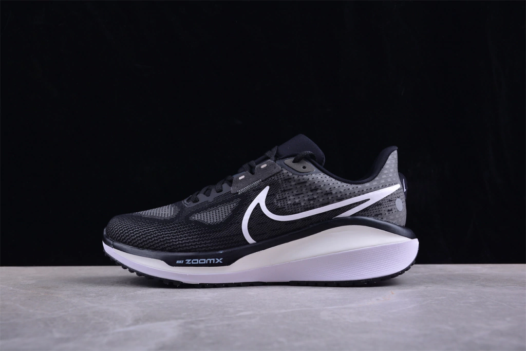 Nike Vomero 17