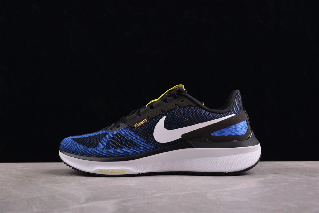 Nike Structure 25