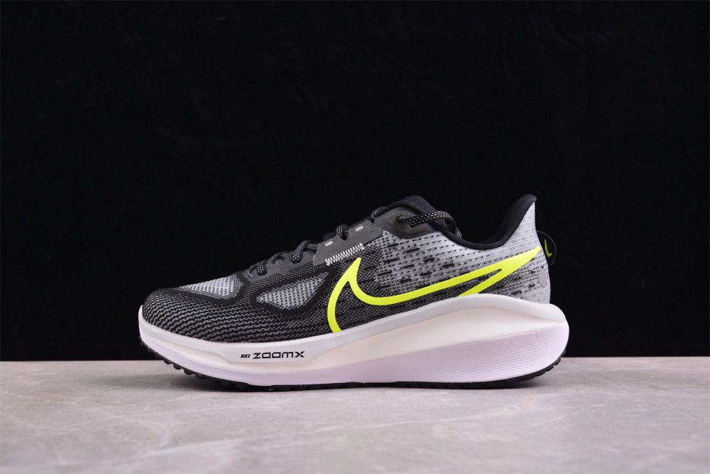 Nike Vomero 17