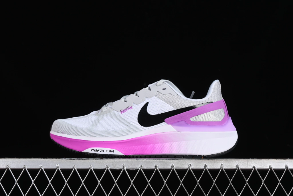 Nike Structure 25