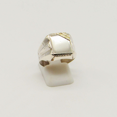 ANILLO SELLO DE HOMBRE HUECO PLATA CON APLIQUE DE ORO D13