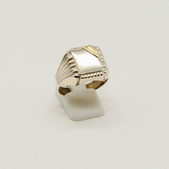 ANILLO SELLO DE HOMBRE HUECO PLATA CON APLIQUE DE ORO D18