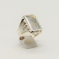 ANILLO SELLO DE HOMBRE HUECO PLATA CON APLIQUE DE ORO D2