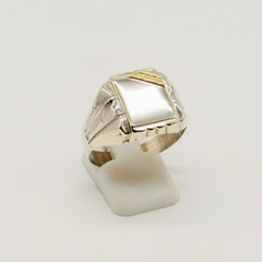 ANILLO SELLO DE HOMBRE HUECO PLATA CON APLIQUE DE ORO D21