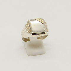 ANILLO SELLO DE HOMBRE HUECO PLATA CON APLIQUE DE ORO D22