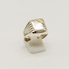 ANILLO SELLO DE HOMBRE HUECO PLATA CON APLIQUE DE ORO D24