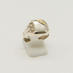 ANILLO SELLO DE HOMBRE HUECO PLATA CON APLIQUE DE ORO D28