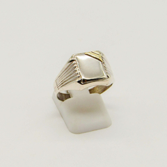 ANILLO SELLO DE HOMBRE HUECO PLATA CON APLIQUE DE ORO D29