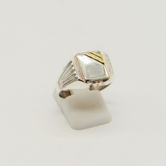 ANILLO SELLO DE HOMBRE HUECO PLATA CON APLIQUE DE ORO D31