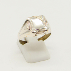 ANILLO SELLO DE HOMBRE HUECO PLATA CON APLIQUE DE ORO D33