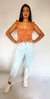 Calça Mom Jeans Claro Detalhes Em Branco