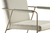 Cadeira Gio com estrutura metálica e estofamento em tom claro, destacando seu design elegante e moderno.
