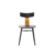 Cadeira Ana com design moderno, assento preto e encosto em tom laranja.