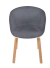 Cadeira Cassia com assento cinza e pernas de madeira clara.